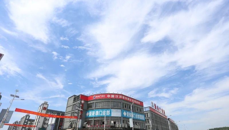 园区街景,中国汉派服饰网红直播基地大楼